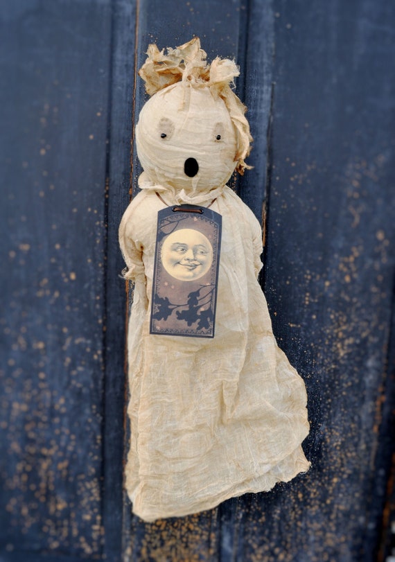 Primitive Ghost with Vintage Style Moon Tag