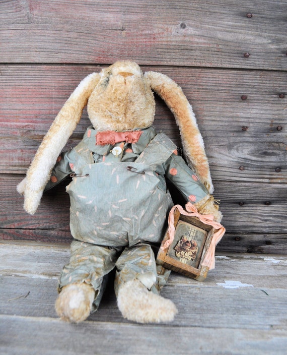 NEW! Primitive Elmer -White Bunny with Shadowbox