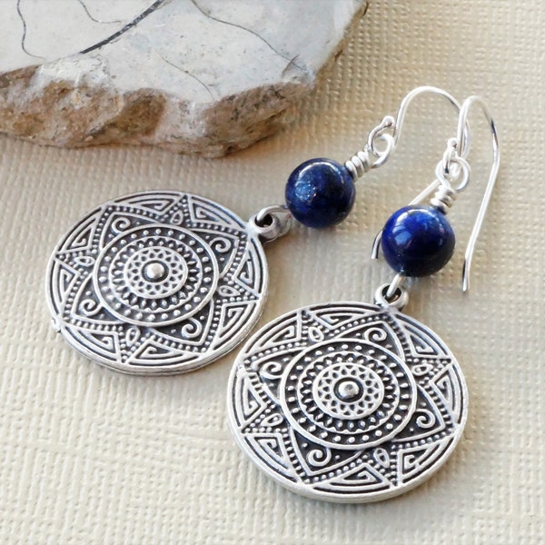 Boucles d’oreilles boho en lapis et argent antique, boucles d’oreilles en pierres précieuses bleu marine de style ethnique lapis lazuli, boucles d’oreilles en argent et en bleu de style tribal