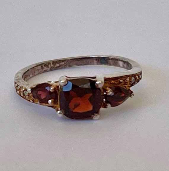 Garnet Ring, Vintage Sterling Ring, Size 5 1/2 - image 1