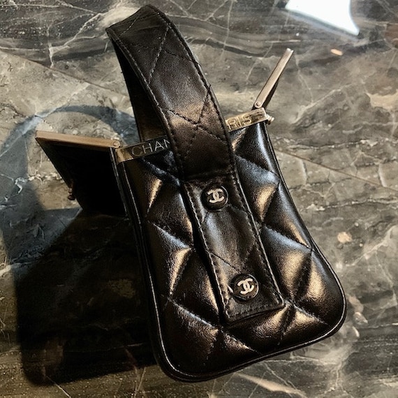 Vintage CHANEL "avant garde" quilted vanity hand b