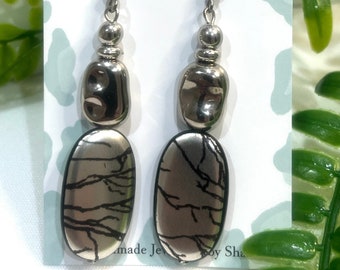 Zilveren acryl hangoorbellen | Lichtgewicht statement-sieraden