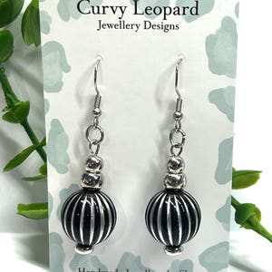 Schwarz & Silber Acryl Ohrringe | Schwarz Weiß Ohrringe | Statement Ohrringe | Damen Schmuck | Ohrringe | Mode Ohrringe