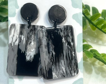 Zwart-witte acryl hangoorbellen | Verfafdruk, statement sieraden