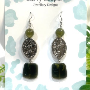 Olivgrün und Silberfarbene Acrylohrringe | Glas Ohrringe | Ohrringe | Statement Ohrringe | Damen Schmuck | Ohrringe | Mode Ohrringe
