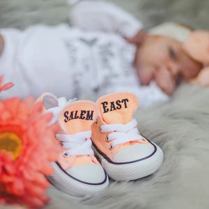 Embroidered baby Converse. Personalized Converse for Toddlers. Flower Girl Converse. Baby Shoes, Personalized toddler shoes.