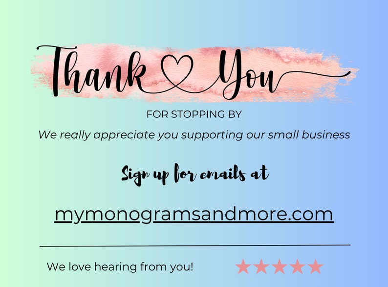 Puede incluir: Gracias con un s&iacute;mbolo de coraz&oacute;n en acuarela rosa. El texto dice "Por pasarte. Realmente apreciamos que apoyes nuestro peque&ntilde;o negocio. Reg&iacute;strate para recibir correos electr&oacute;nicos en mymonogramsandmore.com. &iexcl;Nos encanta saber de ti!"