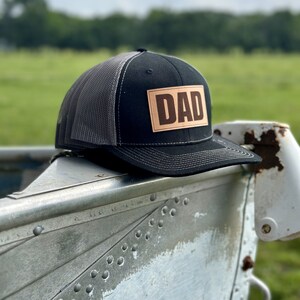 Customized Dad Hats: Stylish Personalized Accessories for Your #1 Dad, Perfect Father&#39;s Day Gift & Casual Wear!