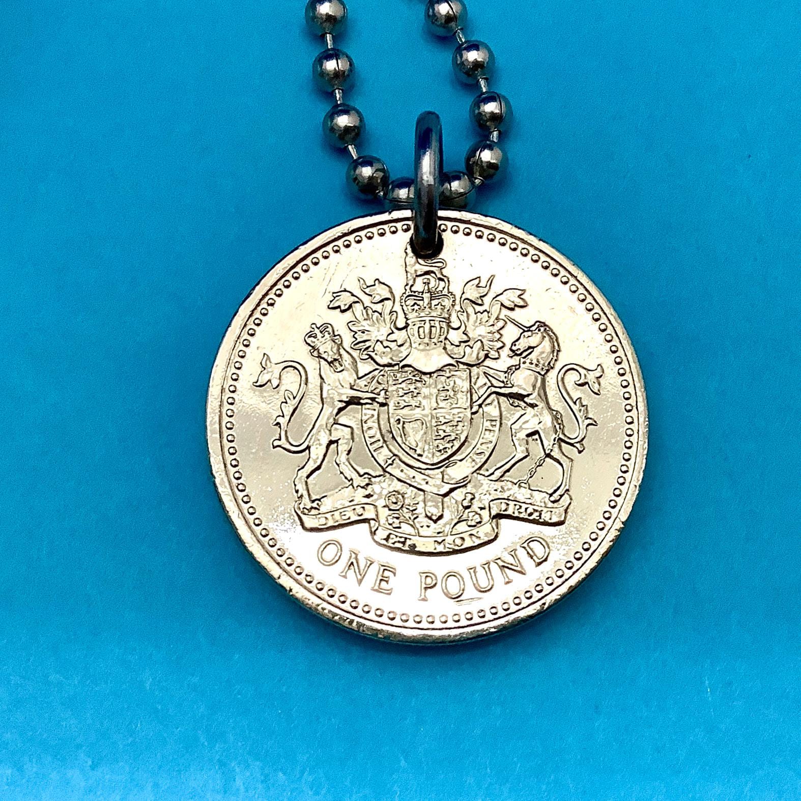 1983年英国王室紋章コインペンダントネックレス：1ポンドイングランドウェールズグレートブリテンスコットランド英国ロンドン - Etsy 日本 イギリス  1983 王家の紋章 国章 エリザベス2世 1ポンドコイン
