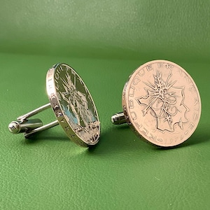 Vintage französische Manschettenknöpfe mit Karte, 10 Francs, 1974 bis 1987, moderne Frankreich Bronze Republique Francaise Energieindustrie Technologie