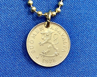 Collana con pendente a forma di leone rampante della Finlandia dal 1963 al 1982, 10 penny