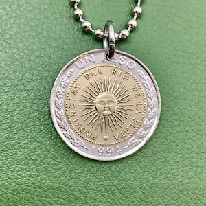 Colar com pingente de moeda Argentina Sol de Mayo de 1994 a 2016, 1 peso bimetálico ouro prata