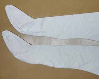 Chausses made of natural wool fabric for medieval re-enactment. Available in different sizes.