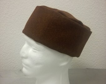 Cap crafted in brown wool fabric for medieval reenactment.