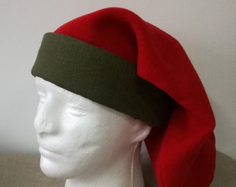 Bag hat made of red wool fabric and lined in green linen, for 15th century reenactment