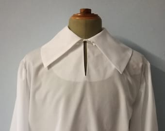 Waloon shirt made of white linen fabric for 17th century re-enactment