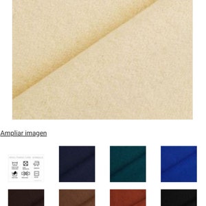 Puede incluir: Un primer plano de una muestra de tela beige. La tela tiene una textura suave y peluda. La muestra está doblada por la mitad, con el pliegue corriendo diagonalmente a través de la imagen. La tela se muestra en una variedad de colores, incluyendo azul marino, verde azulado, marrón, rojo y verde.