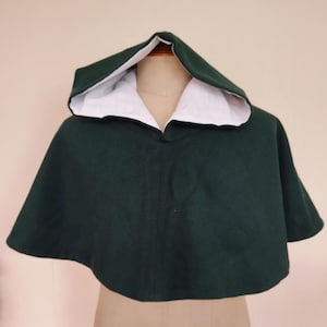 SECOND HAND: Hood made of dark green cotton fabric, lined in cotton for medieval re-enactment