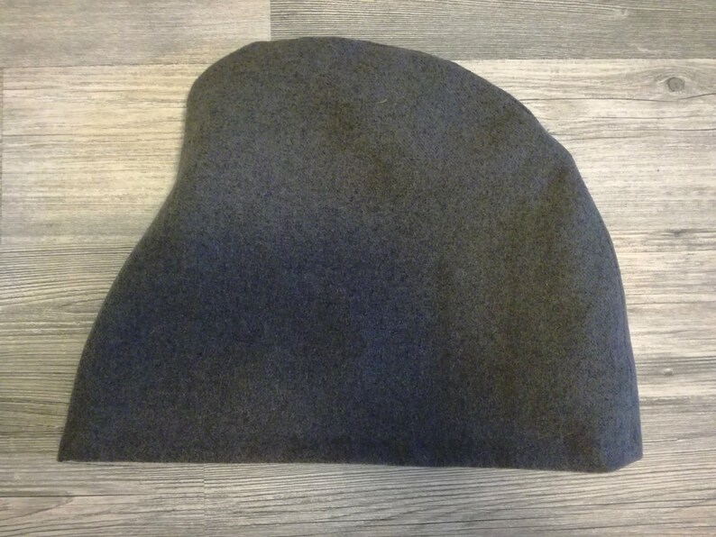 Phrygische Mütze ohne Bordüre aus grauem Wolltuch. Etsy