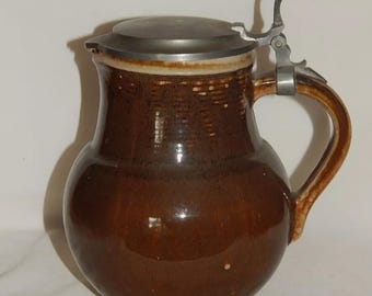 Tonkrug mit Zinndeckel, vom Antiquitätenhändler.