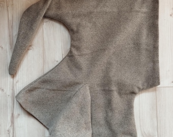 Hood made of brown wool fabric, lined in linen fabric, for medieval re-enactment.