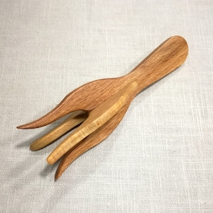 Double lucet made of wood.
