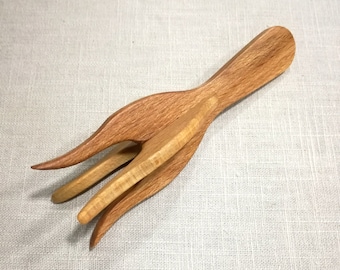 Double lucet made of wood.