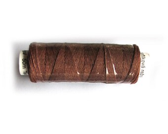 Linen thread available in various colors. Measure: 50 m 40/3