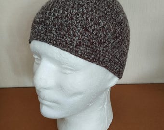 Hand-knit cap. Head circumference 59 cm.