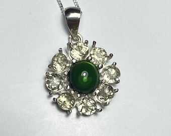 アンティーク　石の根付　緑と茶　希少 アンティーク 石の根付 緑と茶 希少 アンティーク 石の根付 緑と茶 希少