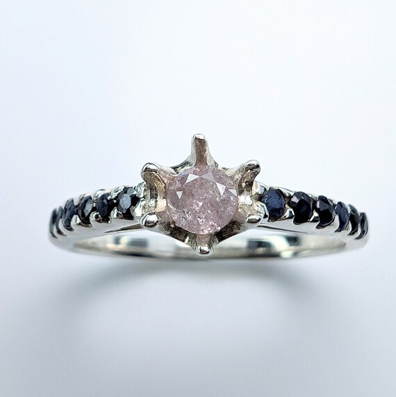 9ct rose gold Argyle Diamond ring. 9ct rose gold Argyle Diamond ring.