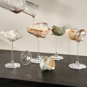 Customize Seashell Wine Glasses, Custom Name Goblet Cocktail Glasses, Natural Conch Glass,Beach Wedding Bridesmaid Gift,Handmade Shell Glass