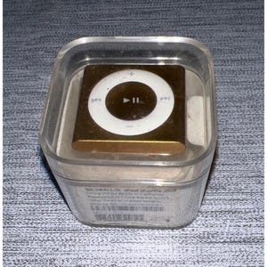 Apple iPod Shuffle 4th Generation Gold 2GB Never Used