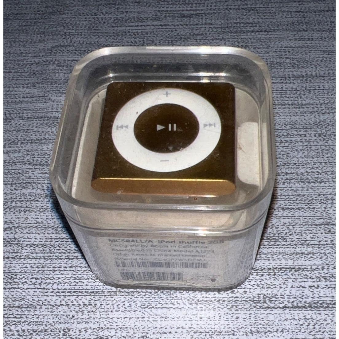 APPLE iPod SHUFFLE  M9724J/A オリジナルケース付き アップル、操作ボタンが復活した新iPod shuffle - 価格.com
