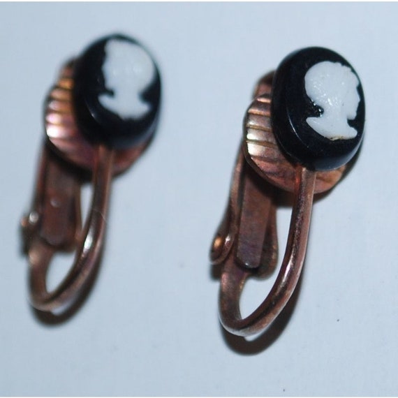 Vintage Cameo Earrings Black White Clip On Gem