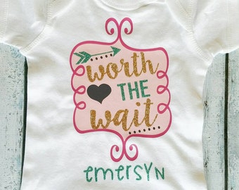 Worth the Wait Shirt / Neugeborenen Outfit / Baby Shower Geschenk / Neugeborenen Shirt / Baby Geschenk / Take Me Home Shirt / Baby Mädchen Geschenk /