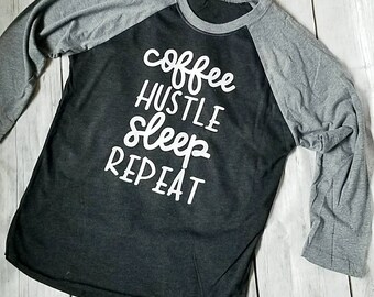 Coffee Hustle Sleep Repeat, Coffee and Hustle Raglan, Adult Raglan, Adult Baseball Tee, Mom Shirt, Hustle, Kaffeeliebhaber Geschenk, Hustler