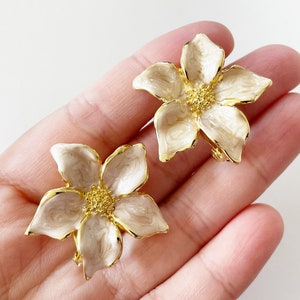 Vintage Gold Tone Enamel Flower Clip-on Earrings