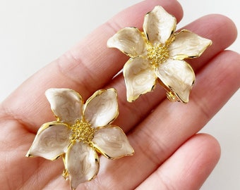 Vintage Gold Tone Enamel Flower Clip-on Earrings