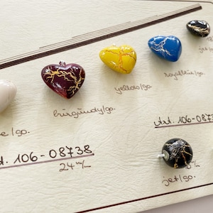 Vintage geverfd Puff Heart Bead Sample Card Verkoper Kaart Charms Hangers