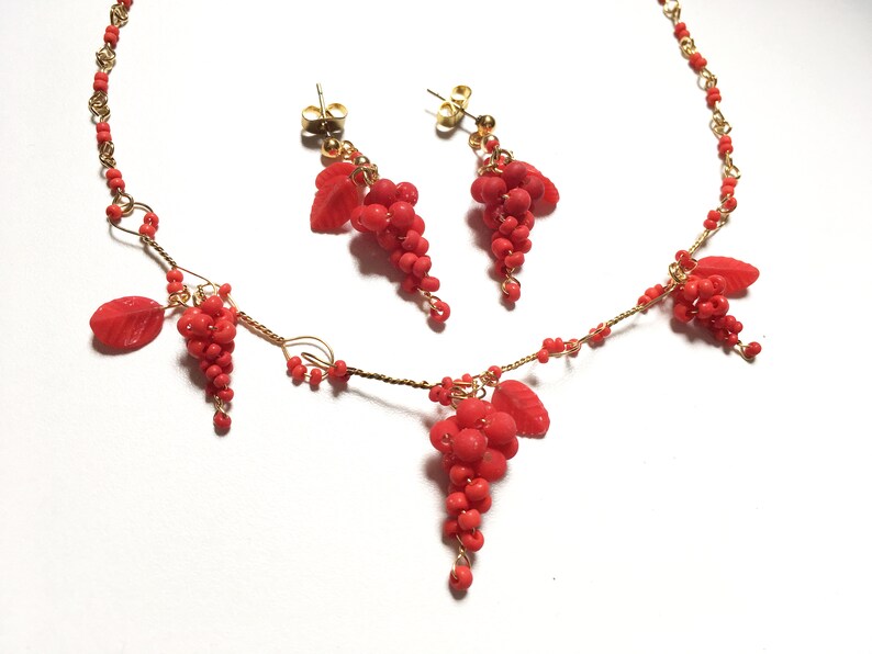 Vintage Red Grape Bead Gilt Metal Wire Jewelry Set Necklace Earrings Handmade image 2