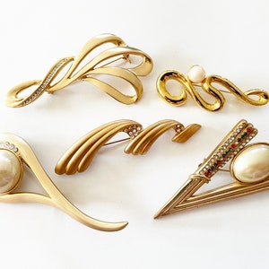 Lot of 5 Matte Gold Medium to Large Size Vintage Brooches with Rhinestones and Faux Pearls New Old Stock