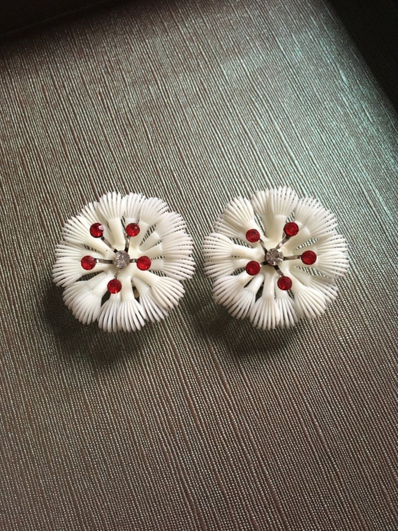 Boucles D'oreilles Vintage Clip - Forme Fleur Avec Strass, Manque Un Strass Sur Le Bord