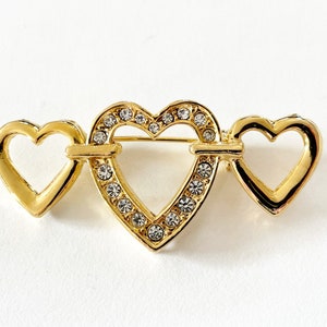 Vintage Gold Tone Rhinestone Linking Heart brooch New Old Stock