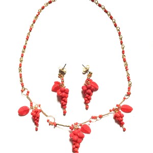 Vintage Red Grape Bead Gilt Metal Wire Jewelry Set Necklace Earrings Handmade image 3