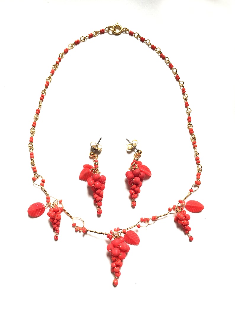 Vintage Red Grape Bead Gilt Metal Wire Jewelry Set Necklace Earrings Handmade image 3