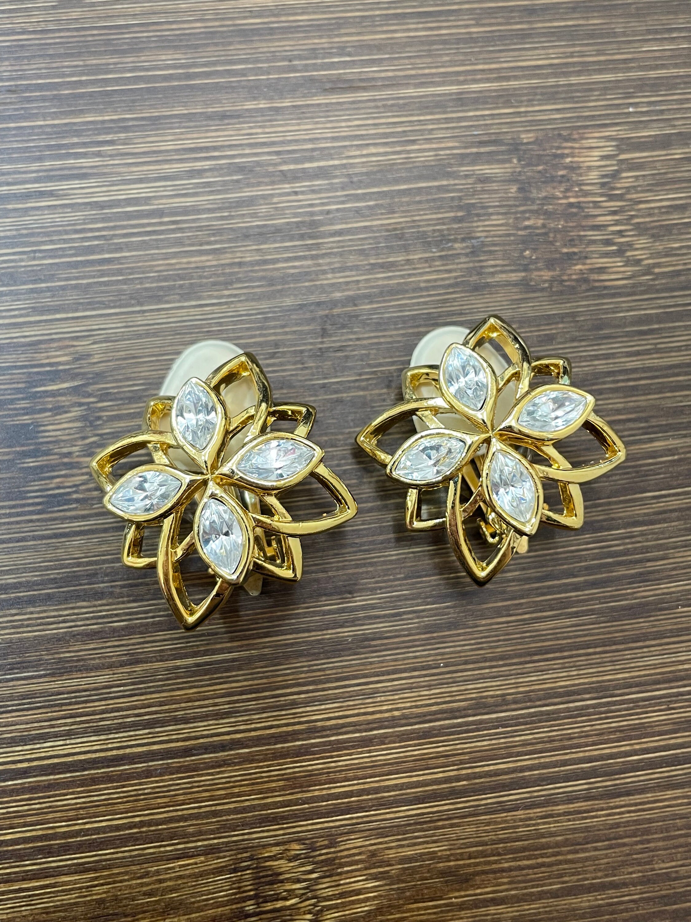 Boucles D'oreilles Vintage Clips - Motif Fleurs Dorées Et Strass Colorés - Occasion Bon état