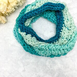 Crochet Snow Drops Chunky Cowl PDF Pattern made with bulky yarn image 3