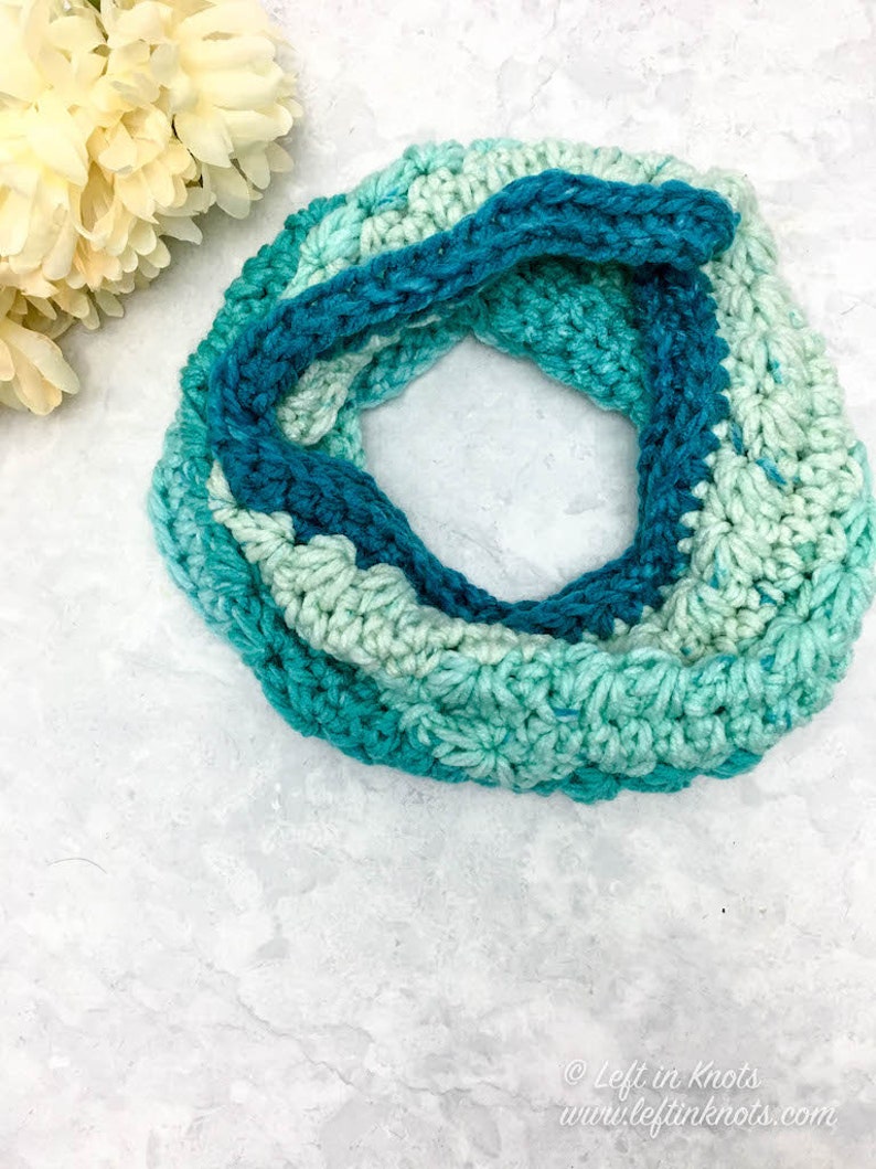 Crochet Snow Drops Chunky Cowl PDF Pattern made with bulky yarn image 3