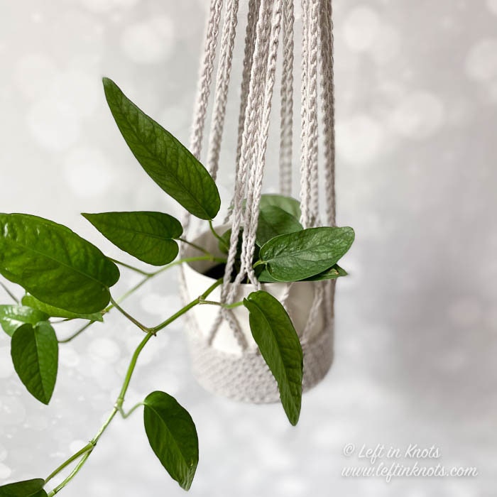 36 Hippie Crochet Patterns for Boho Outfits, Bags, Home Décor, and Gifts 24 Plant Hanger * macrame inspired yarn plant hanger
